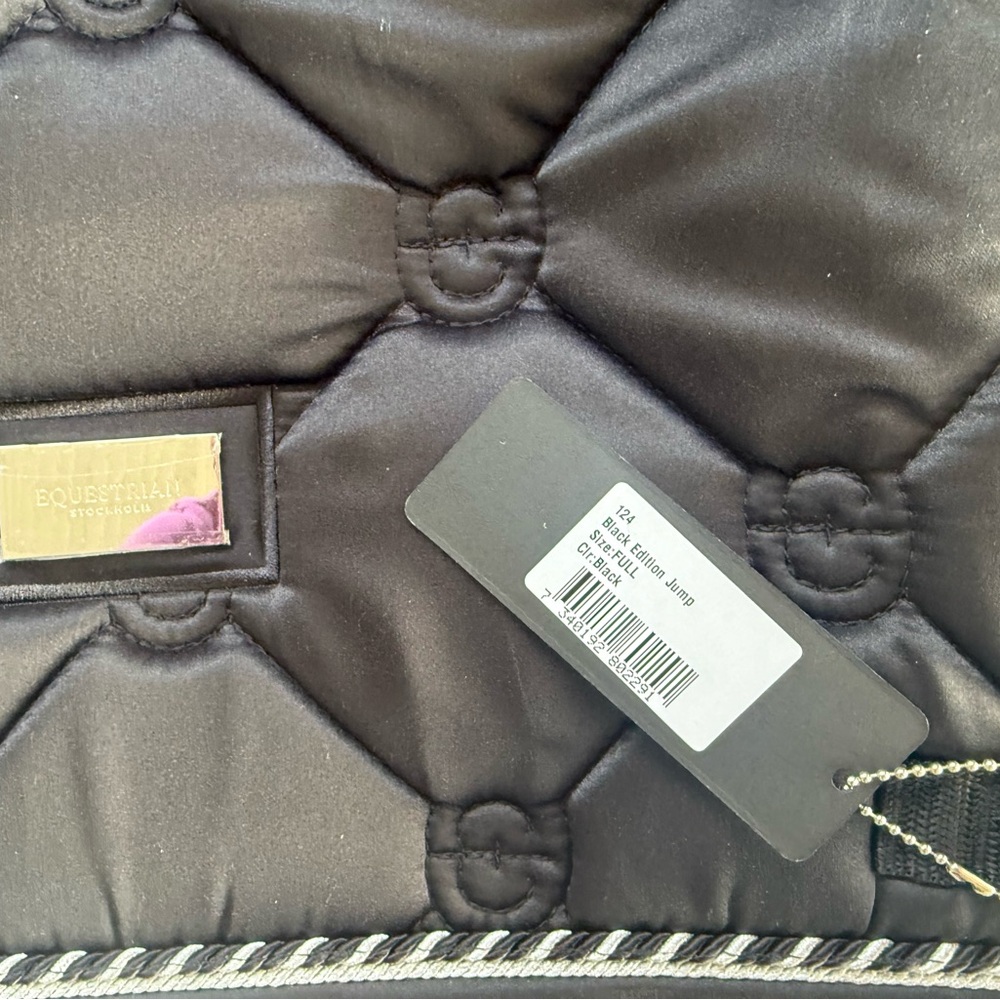 Equestrian Stockholm Saddle Pad - Picture 3 of 3
